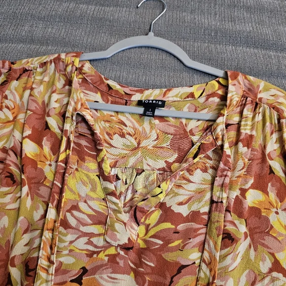 Torrid Orange Yellow Red Floral Fall Casual Relaxed Office Vibrant Top Size 1 - Picture 4 of 7